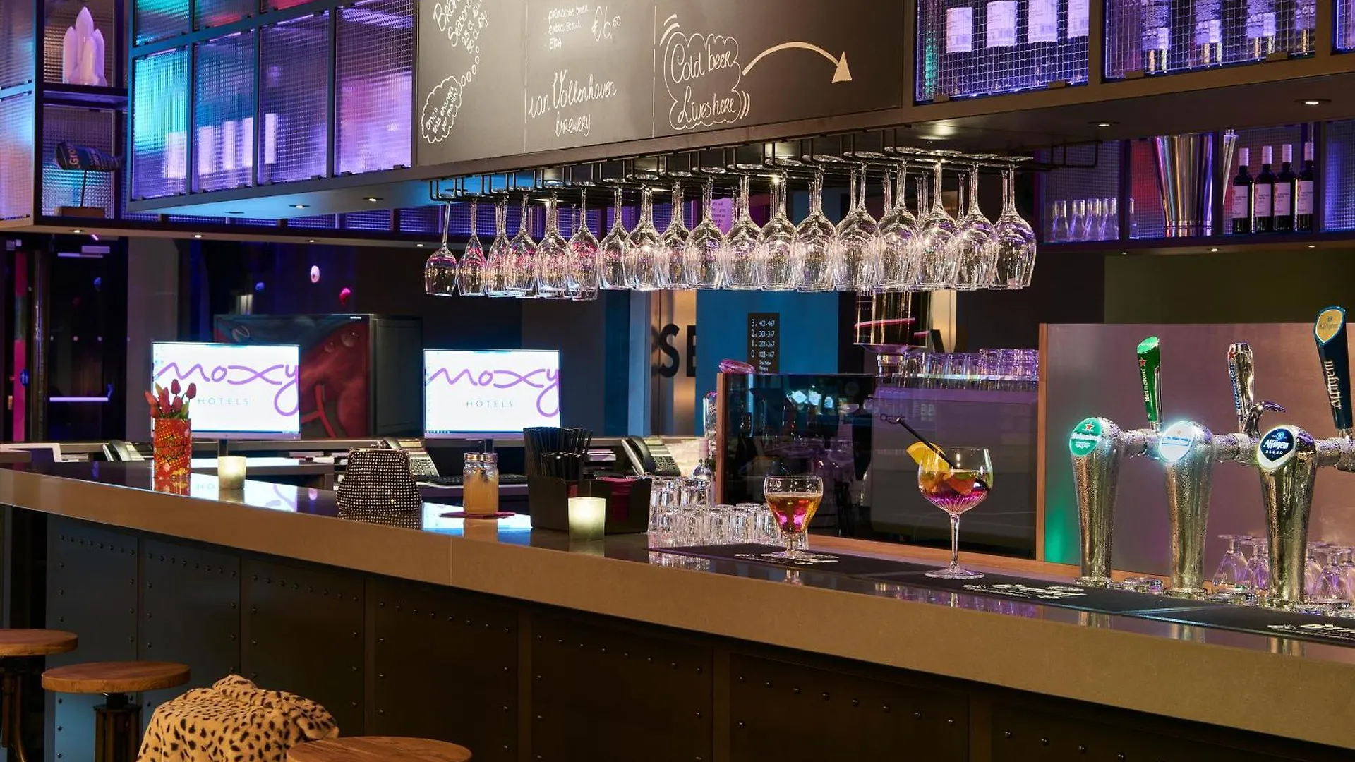 Moxy Amsterdam Schiphol Airport Hotell Hoofddorp