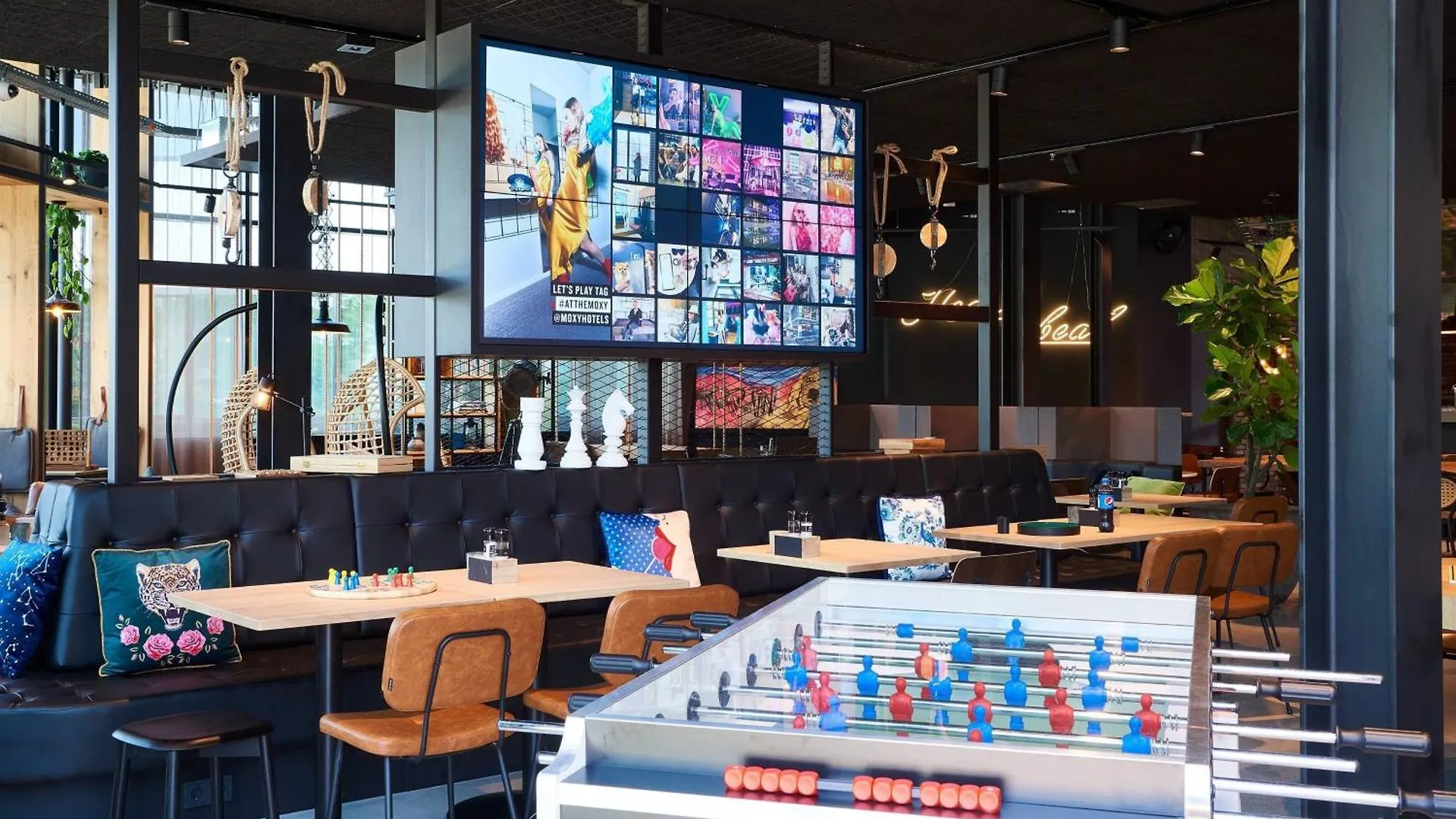 Moxy Amsterdam Schiphol Airport Hotell Hoofddorp